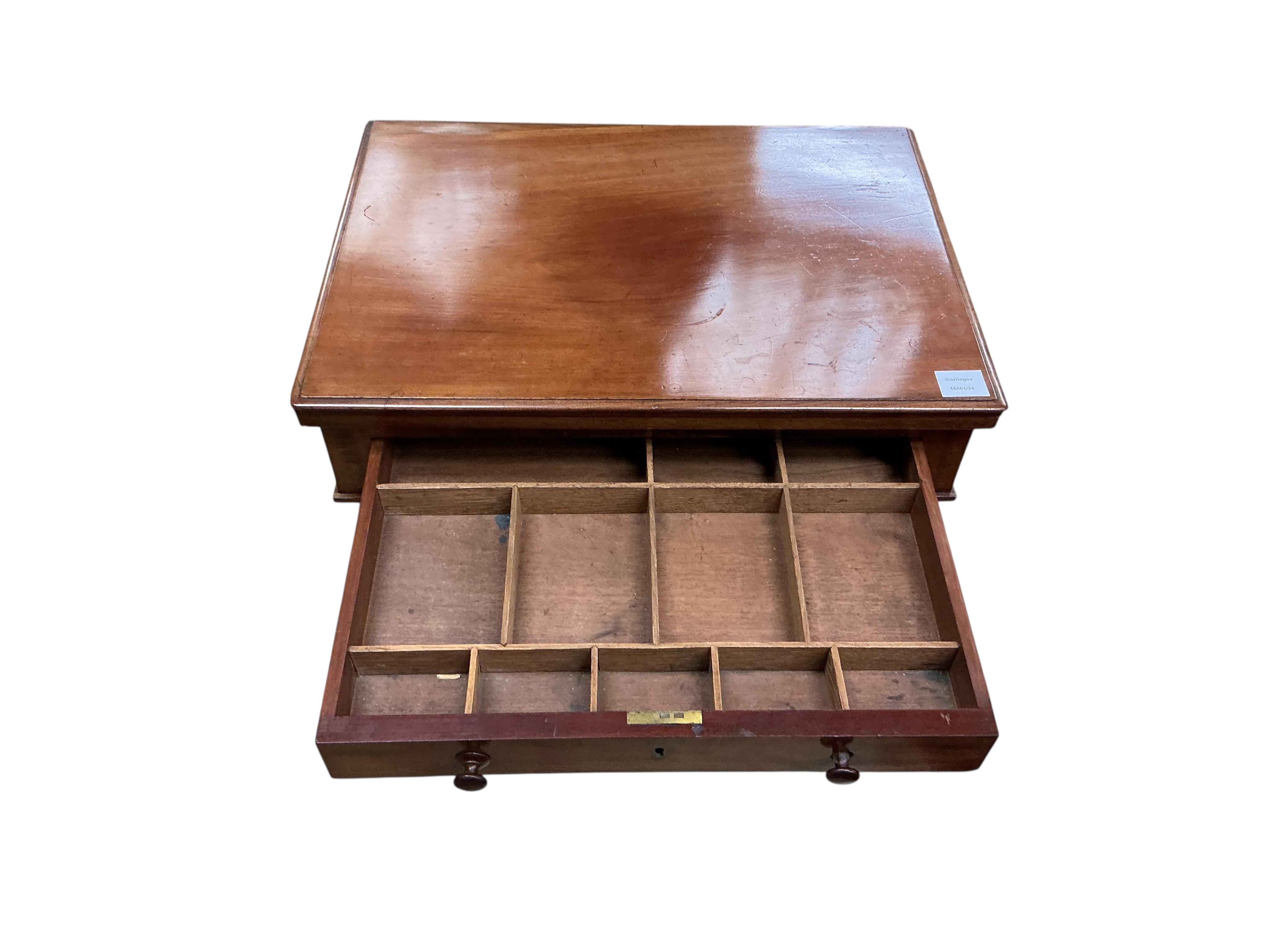 An early Victorian mahogany work / tea table with hinged swivel top, width 60cm, depth 44cm, height 70cm